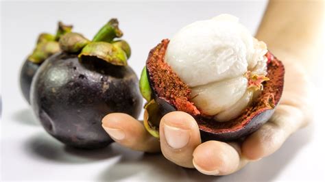 What Does Mangosteen Taste Like? - Fruigees