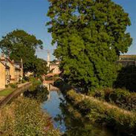 Stroud Canal - hotcotswolds.uk