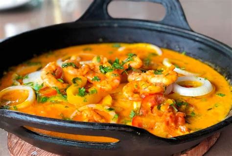 Como fazer moqueca de camarão prática: a receita mais fácil da web