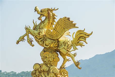 Gold Dragon Statue · Free Stock Photo