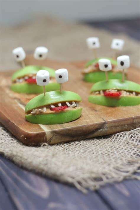 These Halloween Apple and Almond Butter Alien Smiles are amazing ...