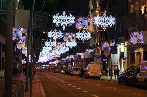 Christmas lights in Barcelona|Barcelona is the city of your dream!