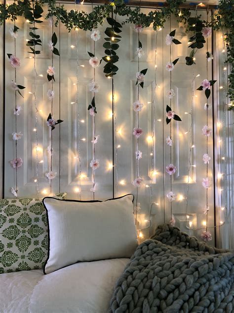 DIY flower and light wall decor | Diy wall decor for bedroom, Diy wall ...