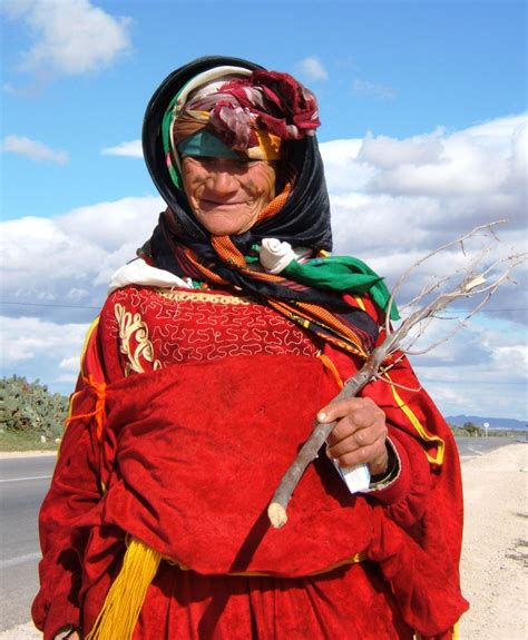 This women from Tunisia wears traditional clothes . | Tunisia, World ...