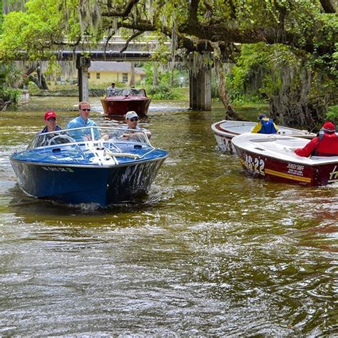 Heading through the Dora Canal on the Harris Chain of Lakes in Central ...