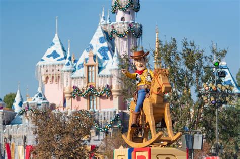 Disney's Christmas Day Parade: How to Watch, Lineup, and More