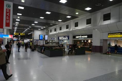 Manchester airport, Terminal 2 © Bob Harvey cc-by-sa/2.0 :: Geograph ...