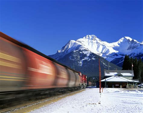 12 Most Beautiful Winter Train Rides in North America