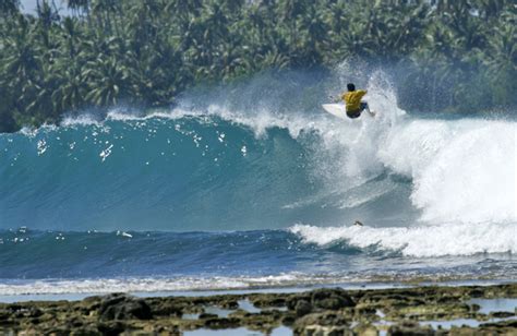 Floater in the Surf: Tips to do this maneuver like a pro