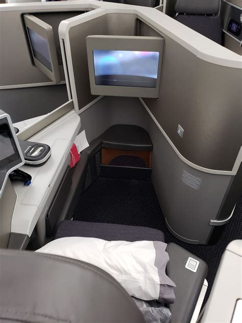 Airline Review: American Airlines – Business Class (Boeing 787 with Lie ...