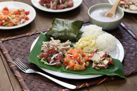 What to Eat in Hawaii: 30 Hawaiian Foods & Dishes to Try (and Love!)