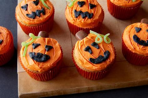 Jack-O-Lantern Pumpkin Spice Cupcakes Recipe | Food Network Kitchen ...