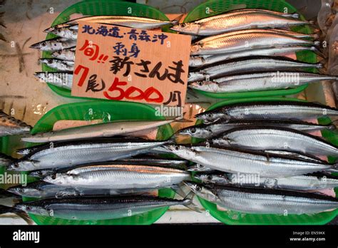 food market in Tokyo Stock Photo - Alamy