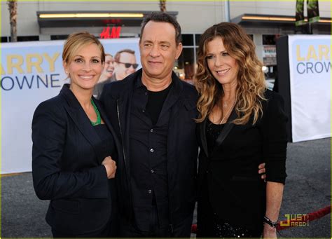 Julia Roberts: 'Larry Crowne' Premiere with Tom Hanks!: Photo 2555942 ...