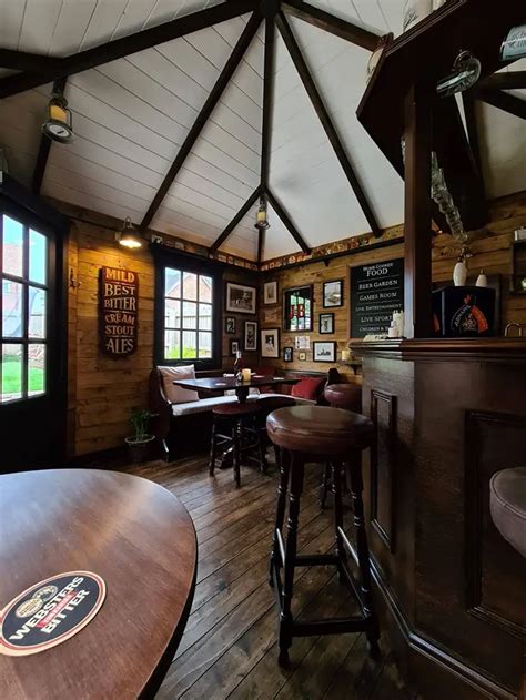 Husband And Wife Duo Built A Mini Pub In A Garden And Now Everyone ...