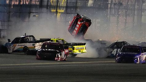 NASCAR Truck Series opens with Daytona wreck-fest | Yardbarker