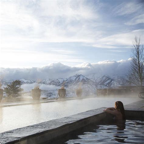 The Most Romantic Outdoor Hot Tubs for Your Winter Honeymoon