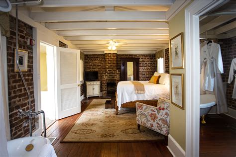 Historic, Luxury Guest Rooms in Savannah, GA