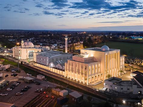 Baitul Futuh Mosque - New London Architecture