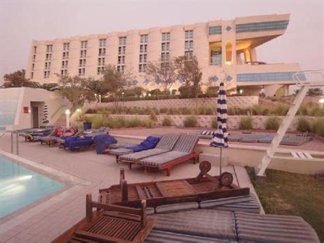 swimming pool - Picture of Mercure Grand Jebel Hafeet Al Ain, Al Ain ...