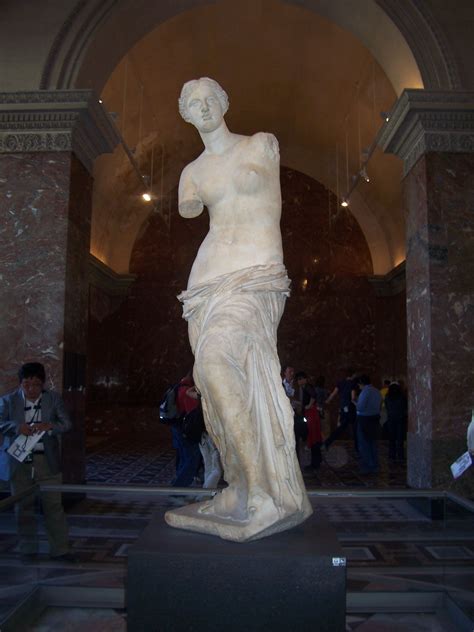 Venus de Milo | Greek statue, Statue, Paris