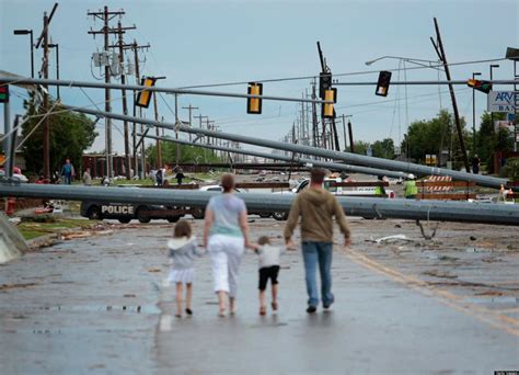 Moore Tornado 2013: 12 Pictures That Define The Oklahoma Destruction ...