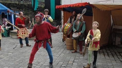 Knights and damsels travel back in time at Vianden Medieval Festival ...