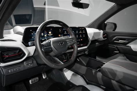 Up Close With the 2024 Chevrolet Silverado EV RST First Edition | Cars.com