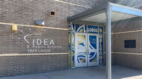 Tres Lagos campus enters historic academic school year