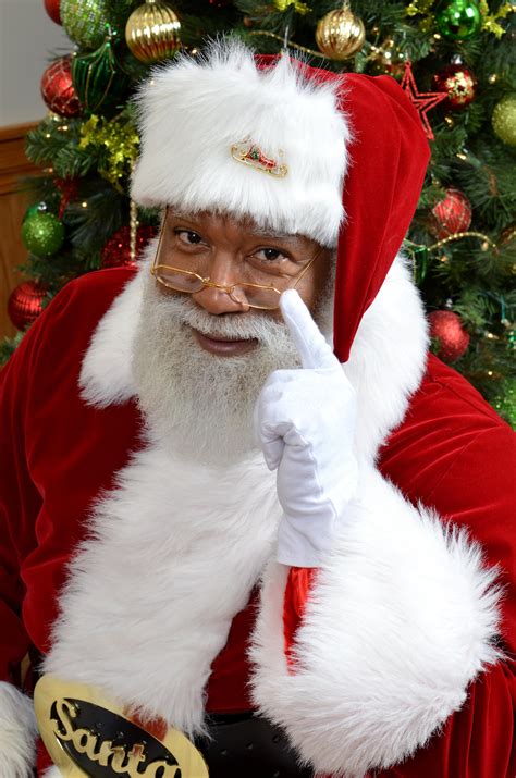 Black Santa Claus Is A Hit At Mall Of America, But Faces An Online ...