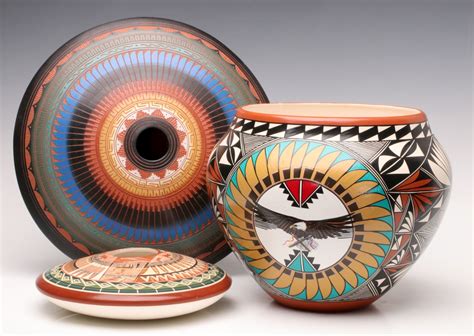 #4283: A COLLECTION OF ARTIST SIGNED NATIVE AMERICAN POTTERY