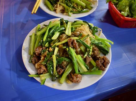 Pho Xao in Hanoi - where to eat pho bo’s little-known stir-fried cousin ...