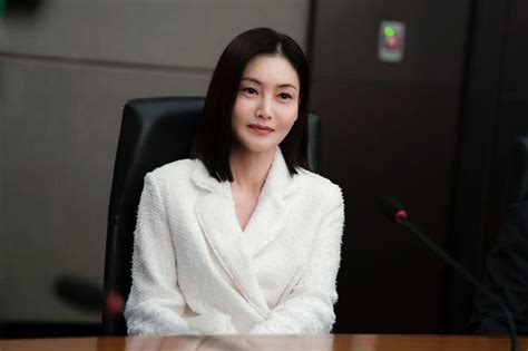 Kim Sun Young Takes on Her First Drama Challenge with "King the Land ...