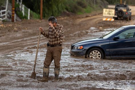 5 Steps to Follow if Your Car Gets Stuck in the Mud