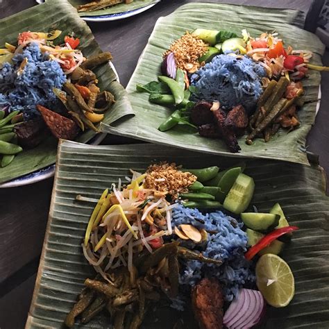 How to make 'nasi kerabu' blue butterfly pea flower rice — Celestial Peach