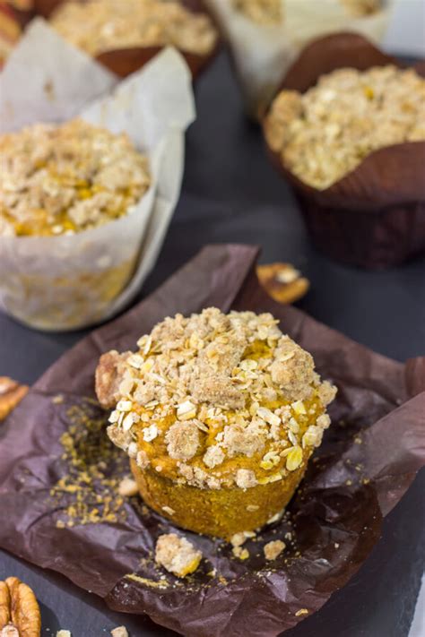 Pumpkin Oatmeal Muffins | Tasty breakfast for an autumn morning!