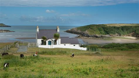 Exterior of Tywyn Cottage Cemaes Bay, Anglesey | Cottages by the sea ...