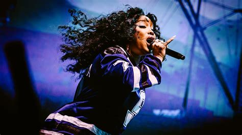 On Her SOS Tour, SZA Makes Small Feelings Huge - The New York Times