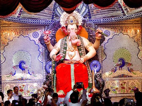 The Best Way To Reach Most Famous Lalbaugcha Raja Ganpati Pandal ...