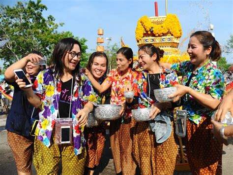 Relive the Ole Days At King Rama X Songkran Fest