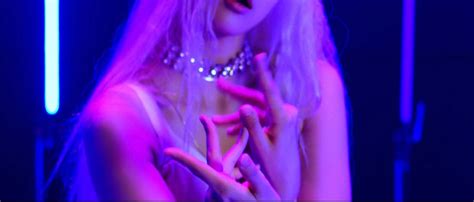 jinsoul pics on Twitter | Twitter header aesthetic, Purple aesthetic ...