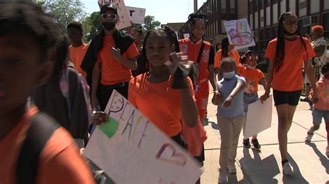 Daniel Webster Elementary School students hold Peace Walk for Chicago ...