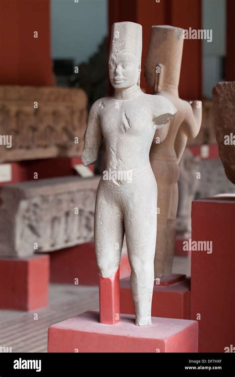 Harihara statue sculpture hi-res stock photography and images - Alamy