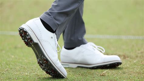 How many tour pros still wear metal spikes? | Fully Equipped mailbag