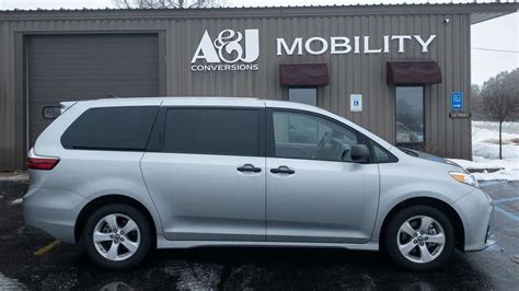 2020 Toyota Sienna | BraunAbility Toyota Manual Rear Entry | A&J Mobility