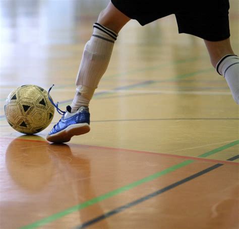 Indoor soccer cleats–Which are good & How to choose them?