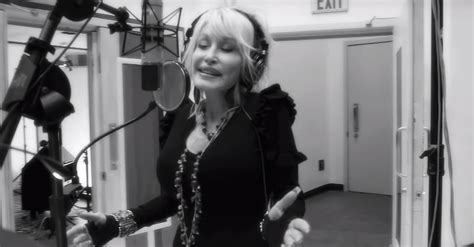 Dolly Parton "Jolene" Acoustic Version | POPSUGAR Entertainment