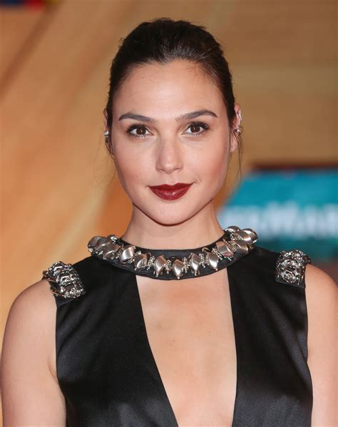 Gal Gadot Makeup Tips - PureWow