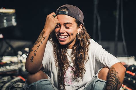 Tash Sultana, hard feminine voice | Tash sultana, Tash, Sultana