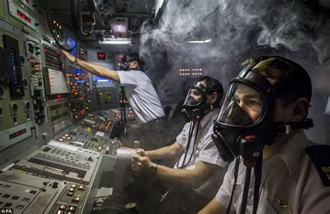 This is what it looks like inside a Trident nuclear submarine | Scoopnest